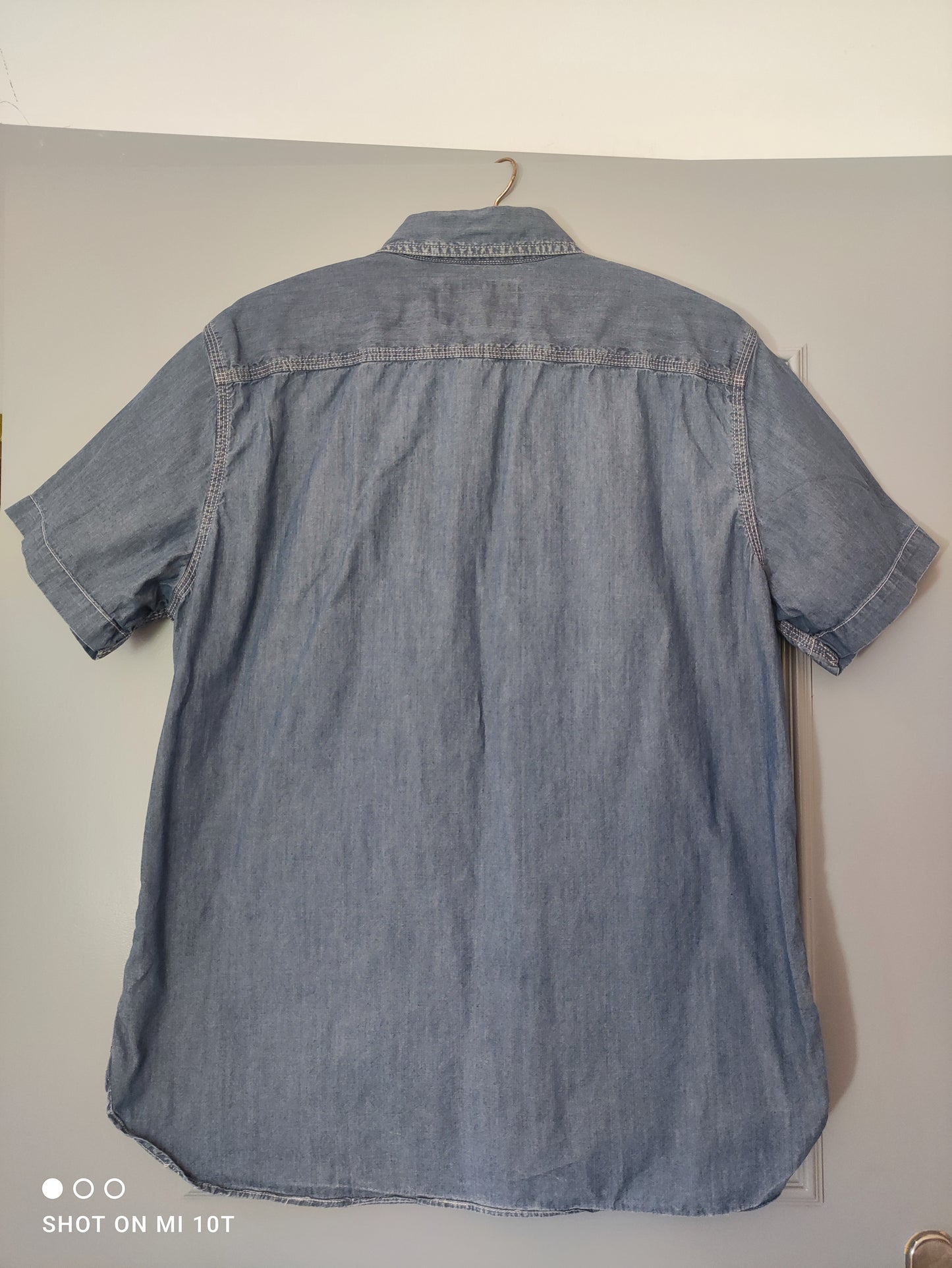 Chemise en denim à manches courtes